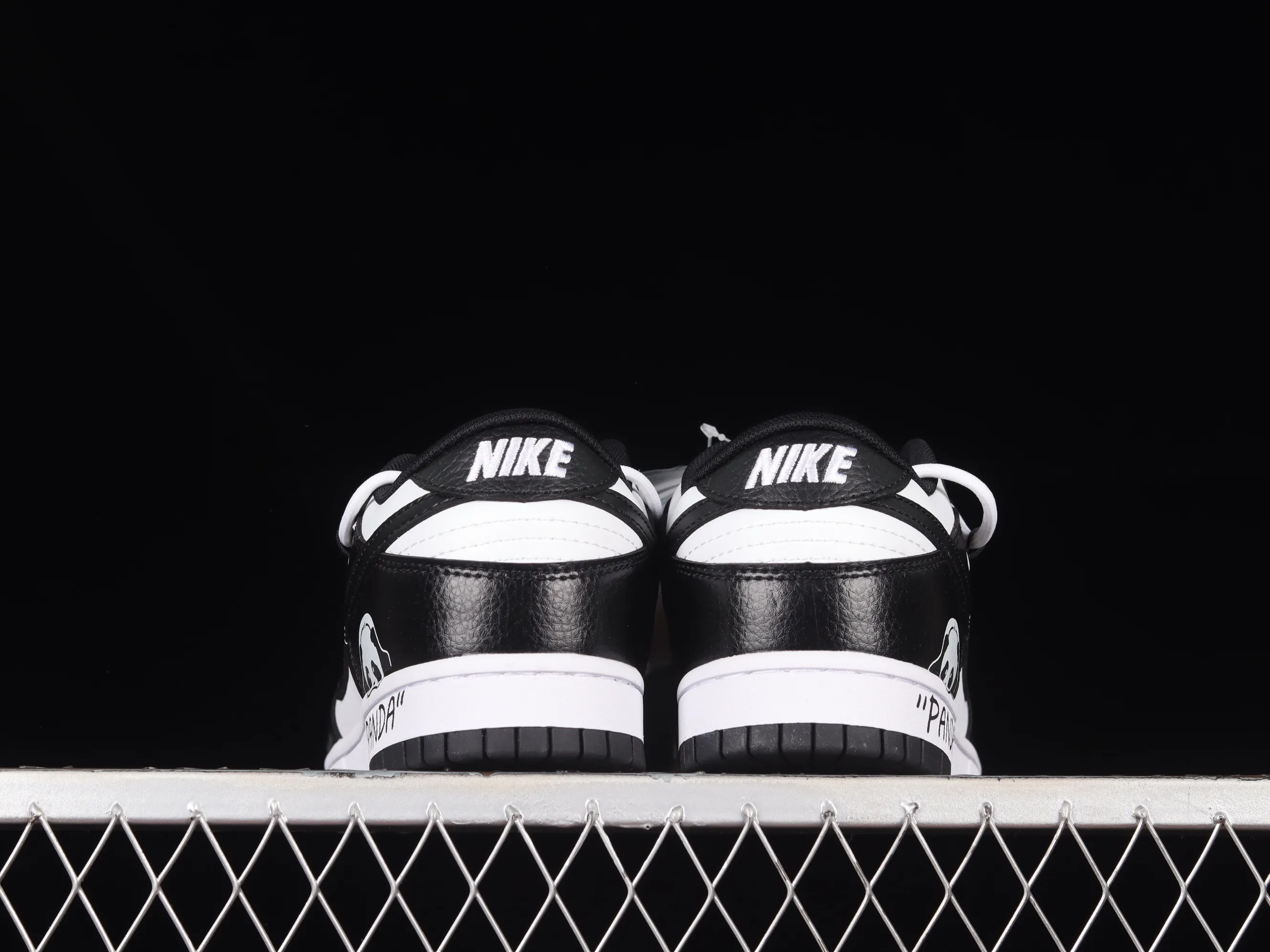 All Categories Nk SB Dunk Series Nk SB Dunk Low Low-top sneakers Nk Dunk Low "Black" Panda style Customized version of deconstructed shoelace graffiti low-top sneakers DD1391-100